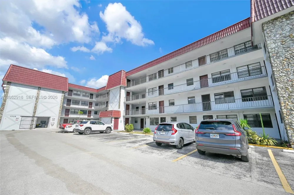 1335 W 68th St #204 Hialeah, FL 33014