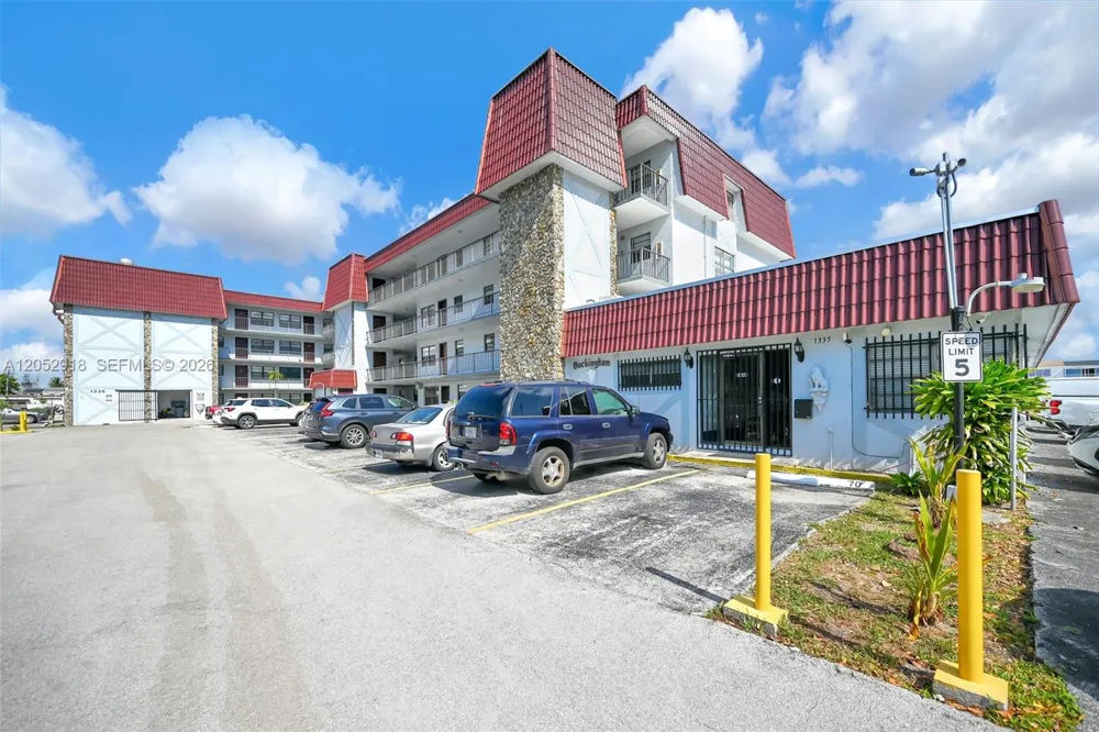 1335 W 68th St #204 Hialeah, FL 33014