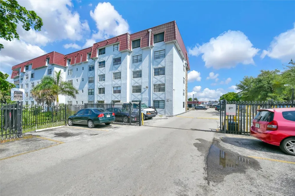 1335 W 68th St #204 Hialeah, FL 33014