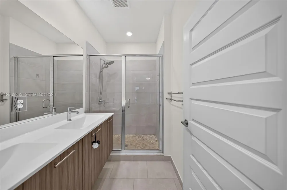 4745 NW 83rd Pkwy Doral, FL 33166