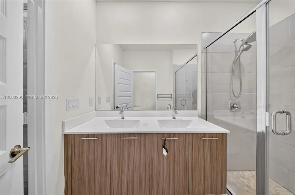 4745 NW 83rd Pkwy Doral, FL 33166