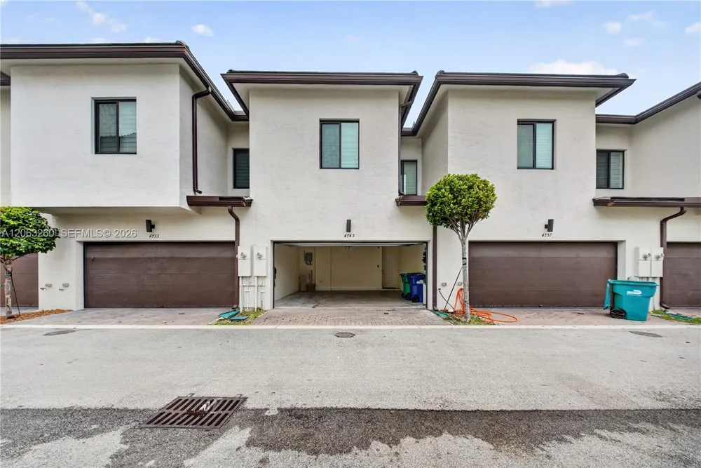 4745 NW 83rd Pkwy Doral, FL 33166