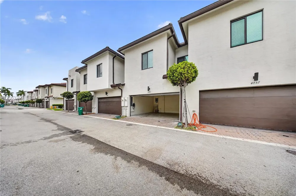 4745 NW 83rd Pkwy Doral, FL 33166