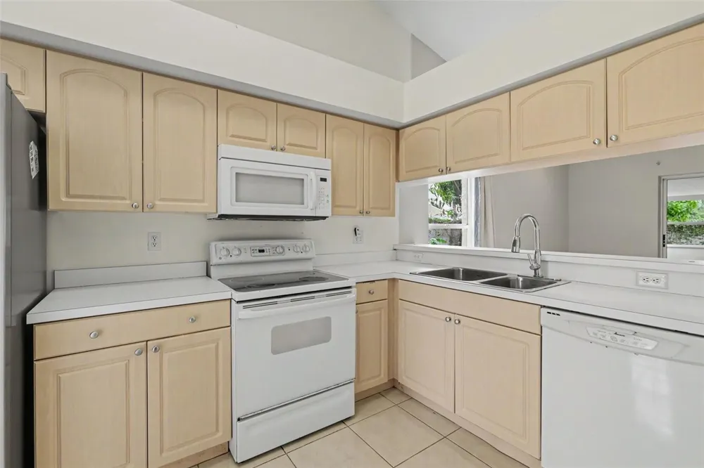 1607 WIDELAKE COURT Brandon, FL 33511