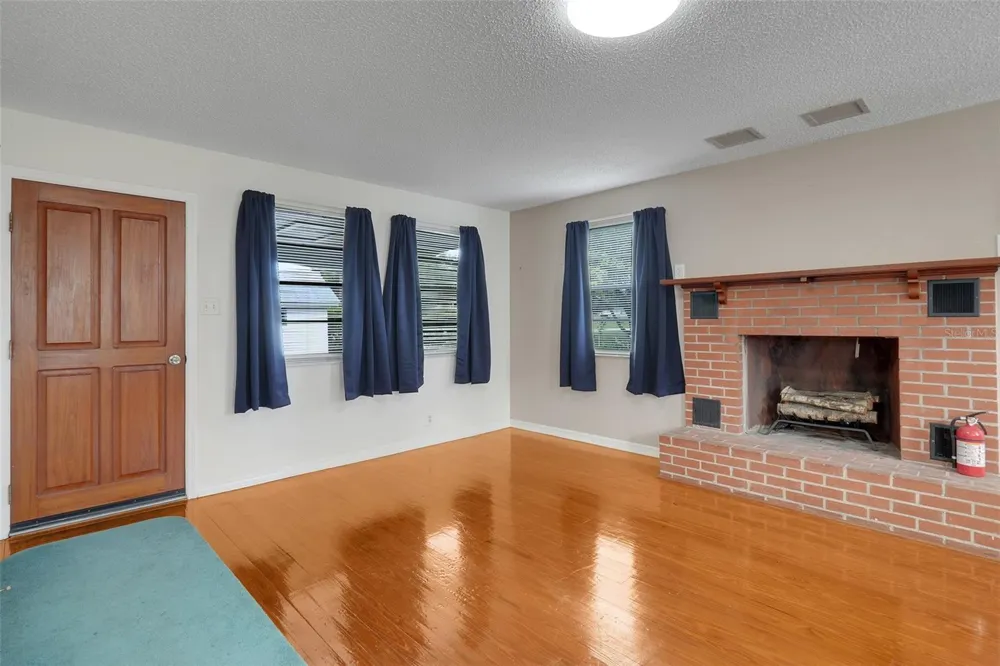 13234 SOUTH CAROLINA AVENUE Astatula, FL 34705