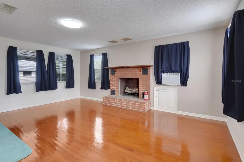 13234 SOUTH CAROLINA AVENUE Astatula, FL 34705