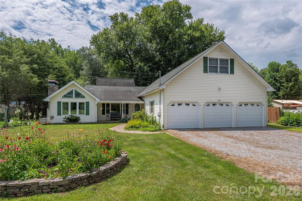 1075 Moody Farm Road Maggie Valley, NC 28751