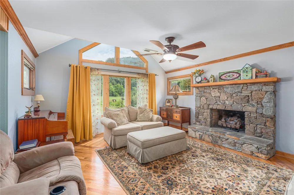 1075 Moody Farm Road Maggie Valley, NC 28751