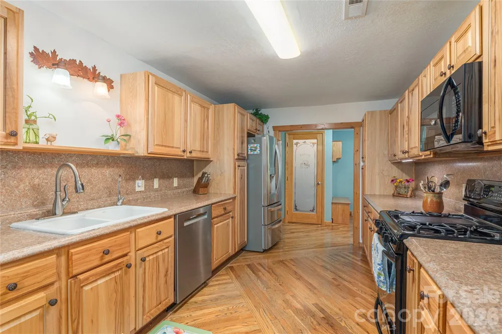 1075 Moody Farm Road Maggie Valley, NC 28751