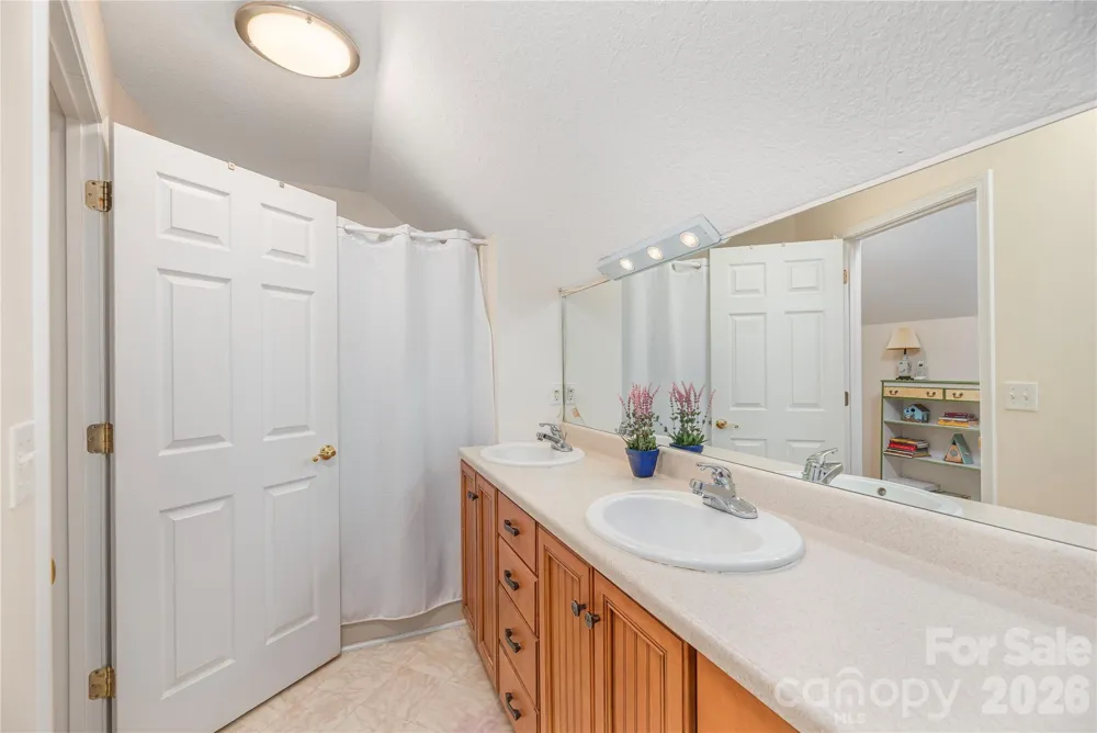 1075 Moody Farm Road Maggie Valley, NC 28751