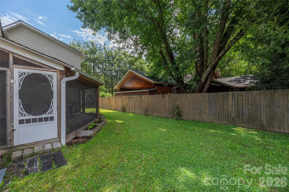 1075 Moody Farm Road Maggie Valley, NC 28751