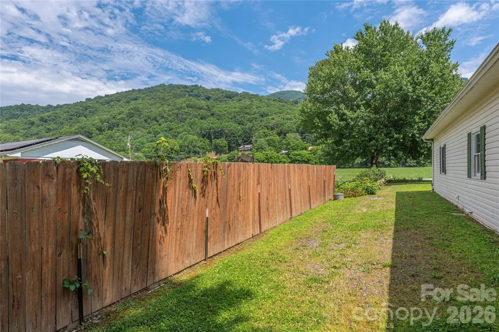 1075 Moody Farm Road Maggie Valley, NC 28751