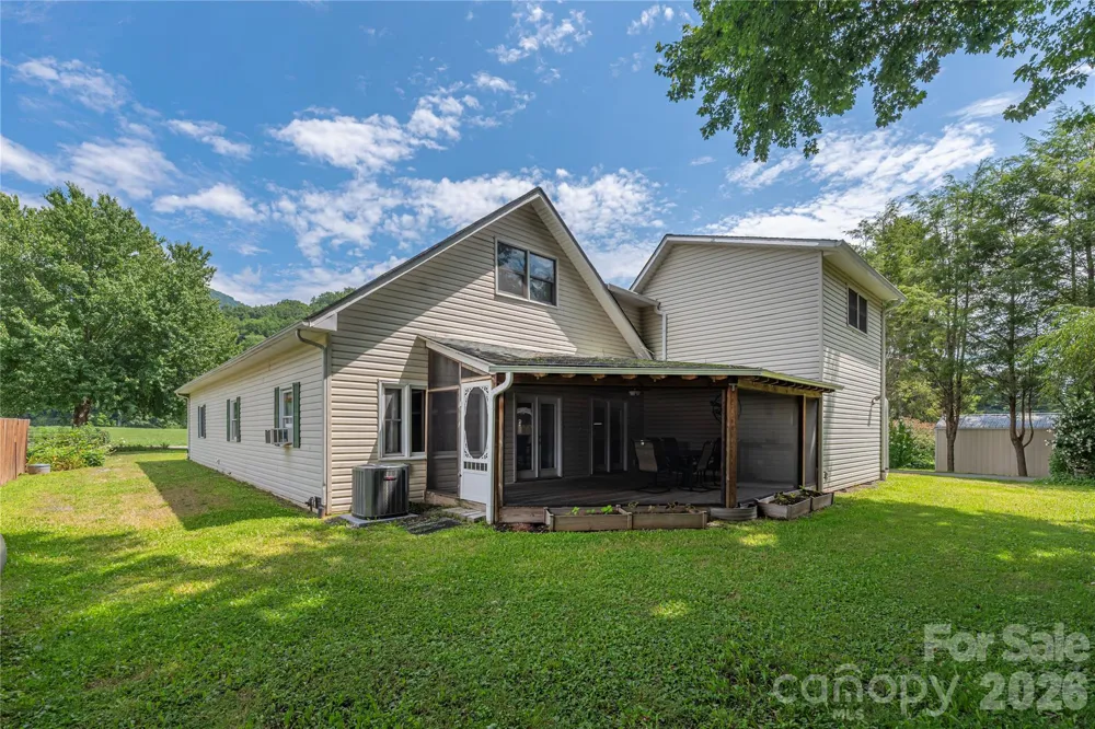 1075 Moody Farm Road Maggie Valley, NC 28751