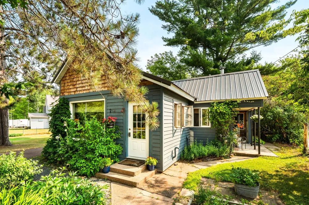 6818 S 1st Avenue Lake Nebagamon, WI 54849