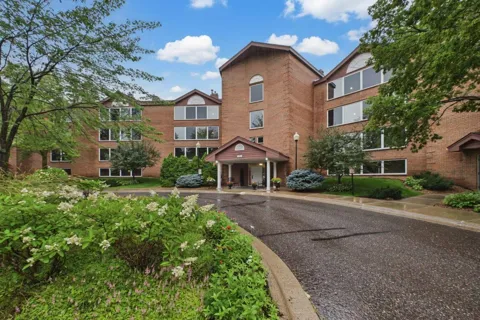 1021 Sibley Memorial Highway #204