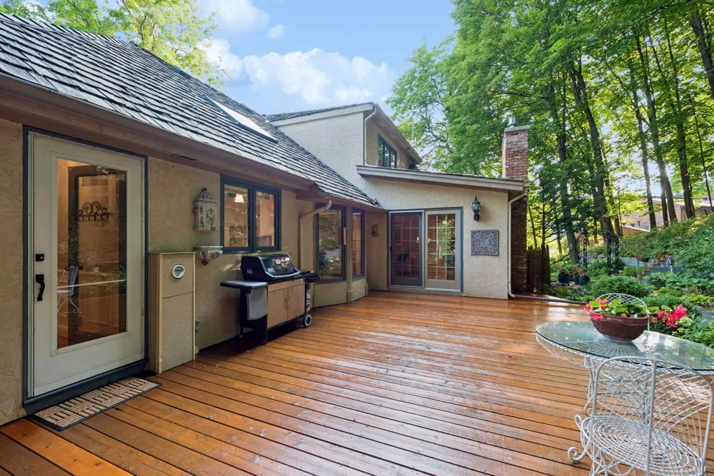 18864 Heathcote Drive Deephaven, MN 55391