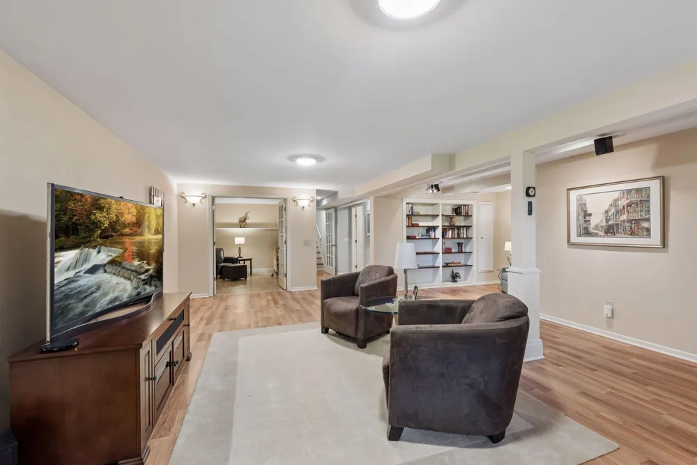 18864 Heathcote Drive Deephaven, MN 55391