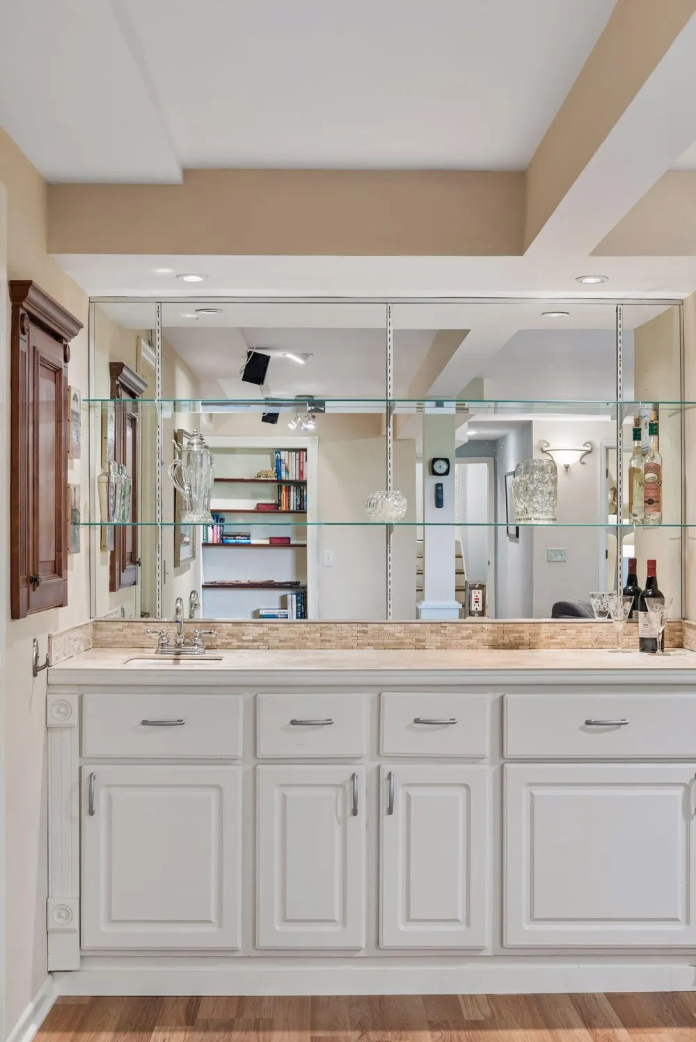18864 Heathcote Drive Deephaven, MN 55391