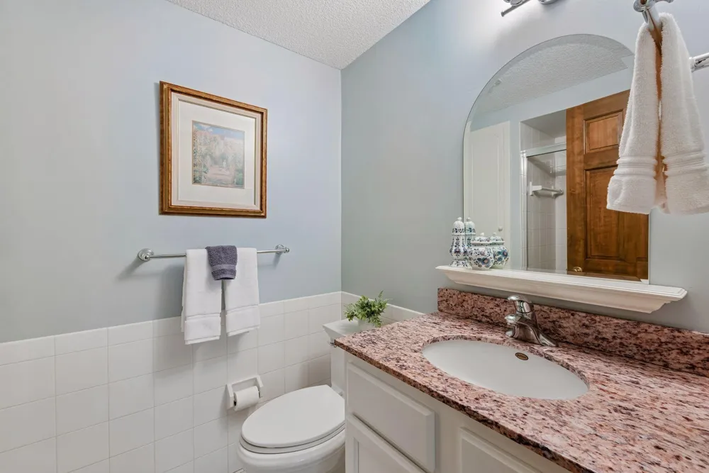 18864 Heathcote Drive Deephaven, MN 55391