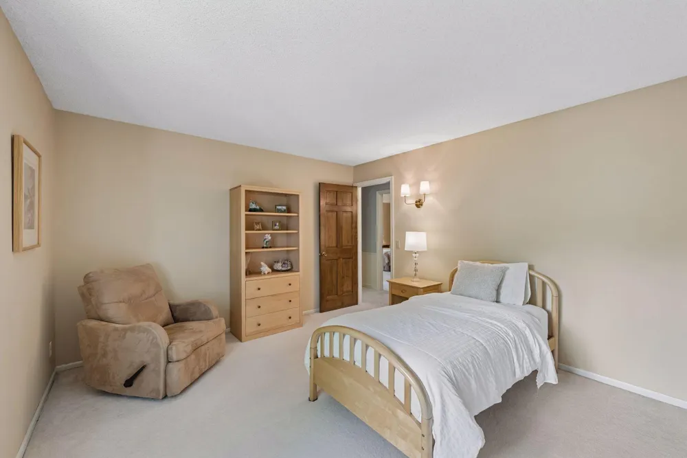 18864 Heathcote Drive Deephaven, MN 55391