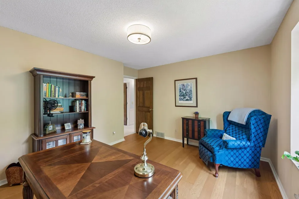 18864 Heathcote Drive Deephaven, MN 55391