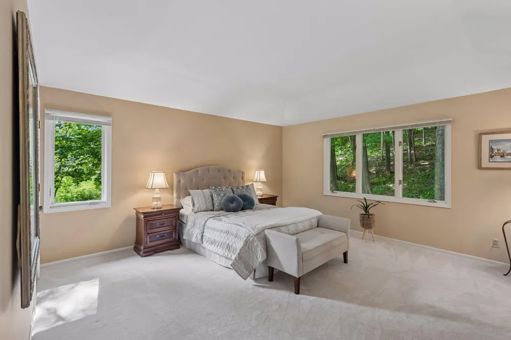 18864 Heathcote Drive Deephaven, MN 55391