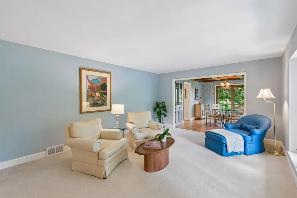 18864 Heathcote Drive Deephaven, MN 55391