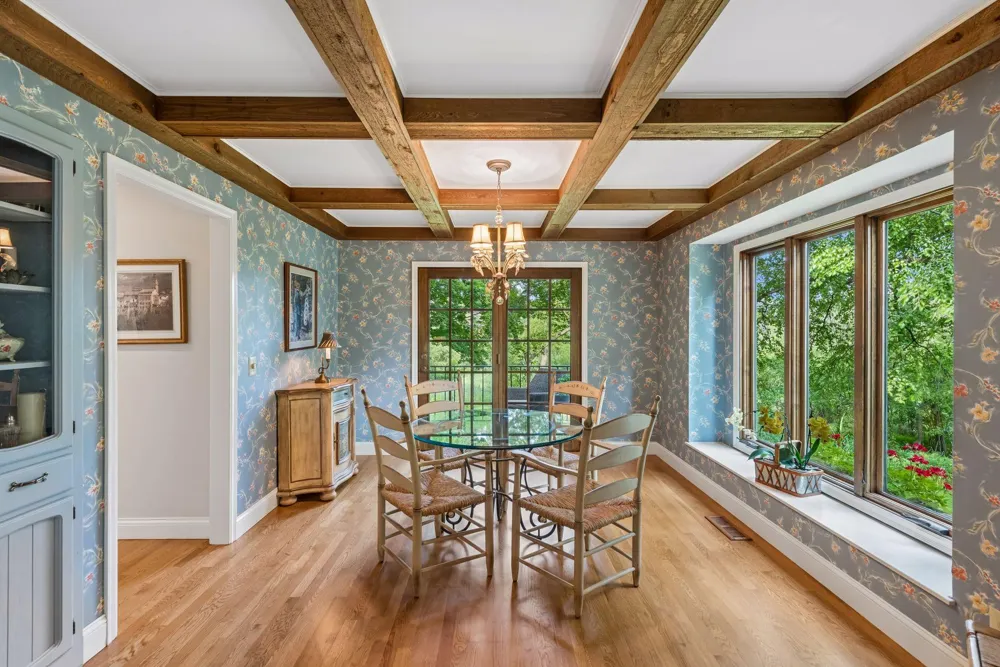 18864 Heathcote Drive Deephaven, MN 55391