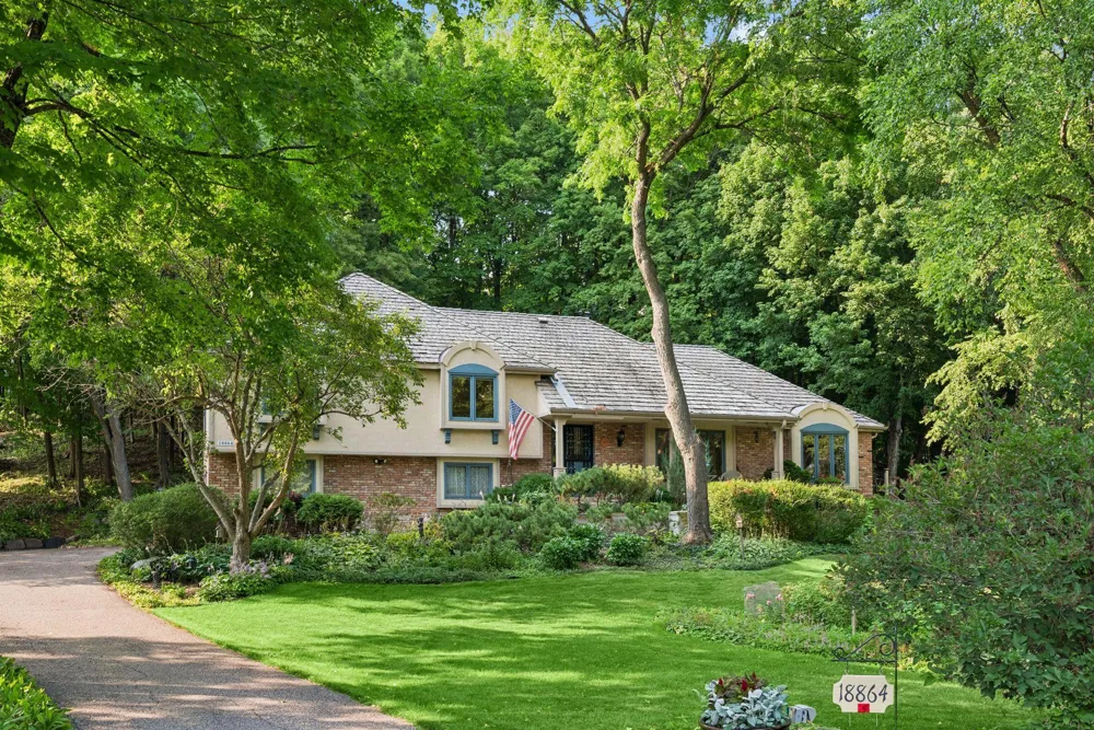 18864 Heathcote Drive Deephaven, MN 55391