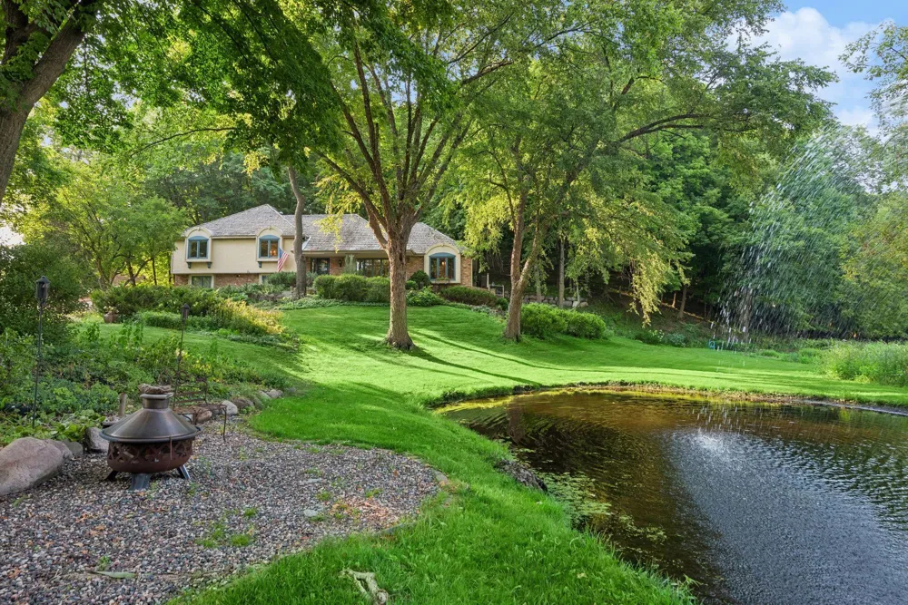 18864 Heathcote Drive Deephaven, MN 55391