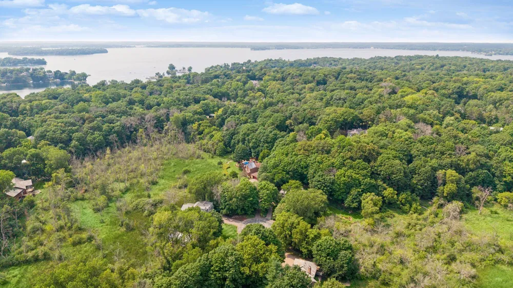 18864 Heathcote Drive Deephaven, MN 55391