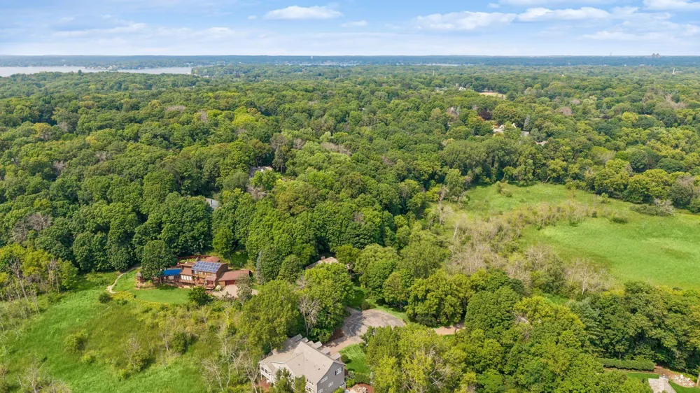 18864 Heathcote Drive Deephaven, MN 55391