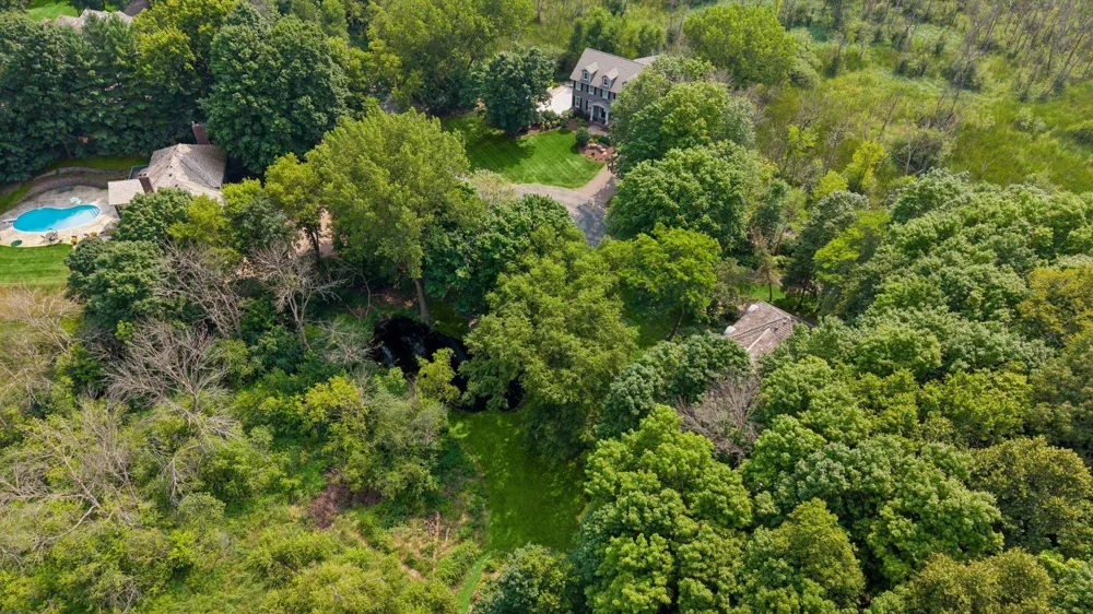 18864 Heathcote Drive Deephaven, MN 55391