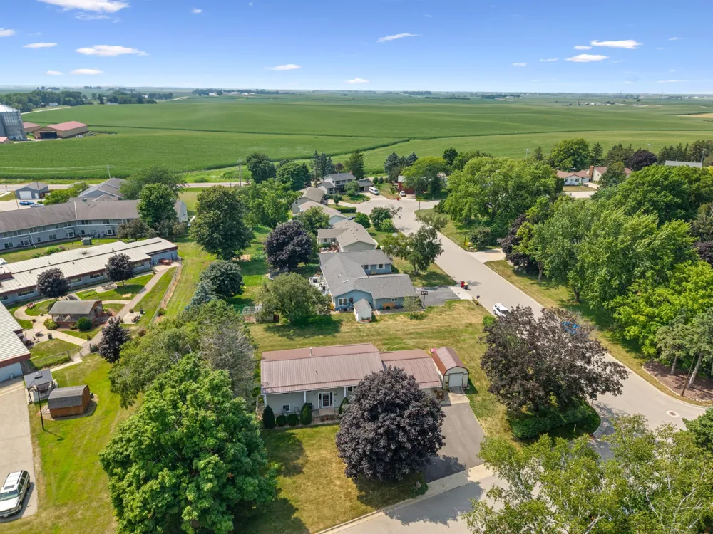 300 8th Street NW Plainview, MN 55964