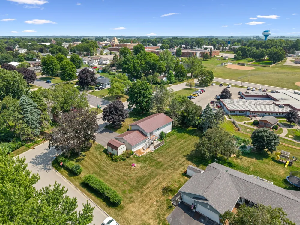 300 8th Street NW Plainview, MN 55964