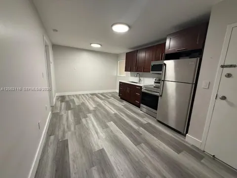 25 W 4th St #103
