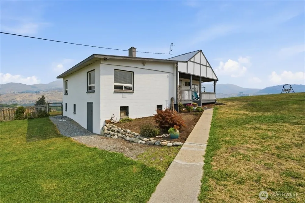 1638 Green Avenue Manson, WA 98831