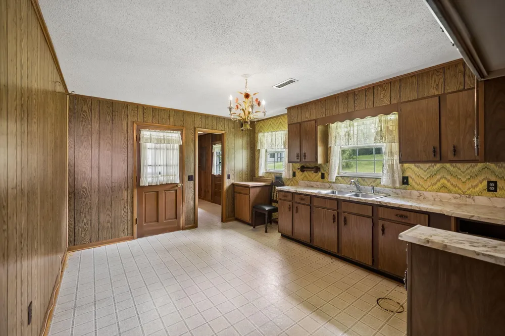 521 E Sunset Drive Athens, TN 37303