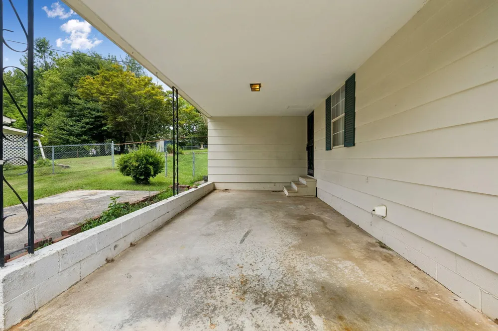 521 E Sunset Drive Athens, TN 37303