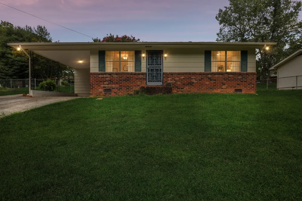 521 E Sunset Drive Athens, TN 37303