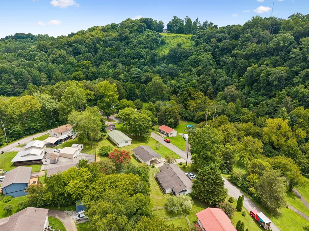 521 E Sunset Drive Athens, TN 37303