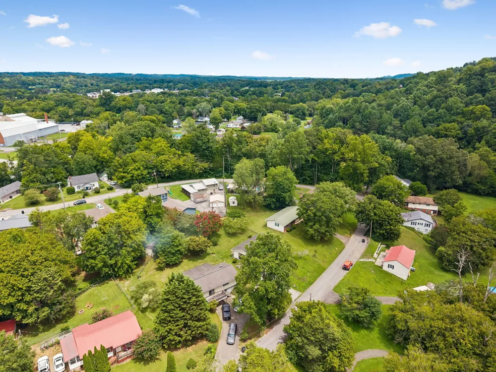 521 E Sunset Drive Athens, TN 37303