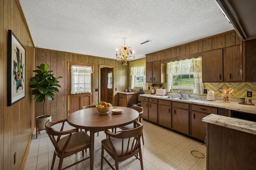 521 E Sunset Drive Athens, TN 37303
