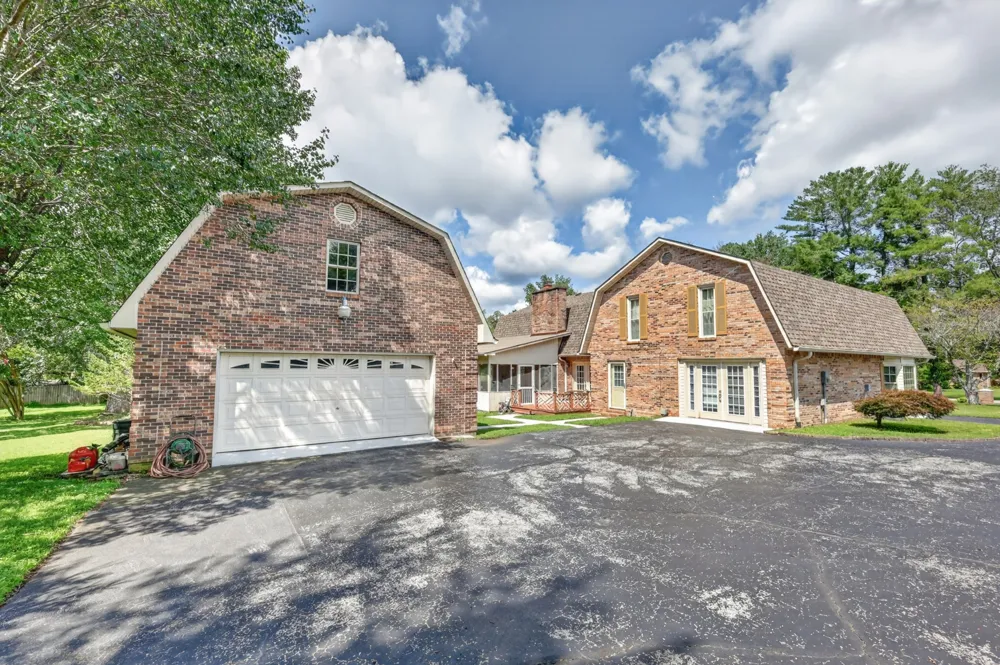 241 Camille St Manchester, TN 37355