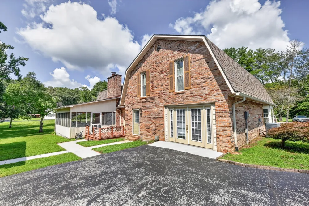 241 Camille St Manchester, TN 37355