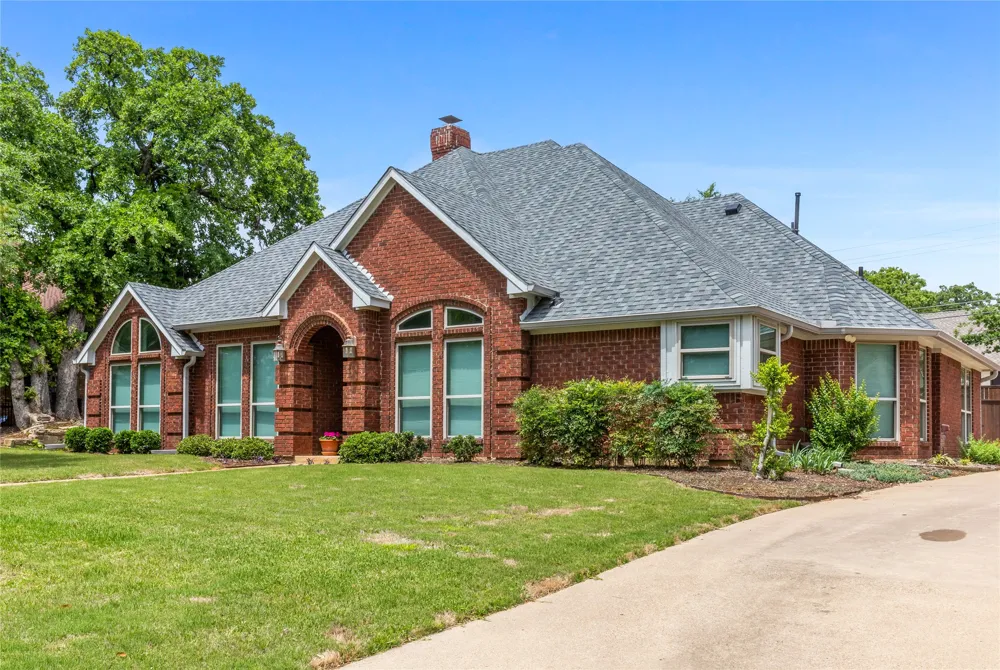 2942 Woodland Hills Drive Grapevine, TX 76051