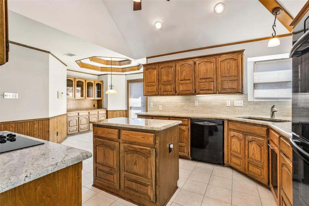 2942 Woodland Hills Drive Grapevine, TX 76051