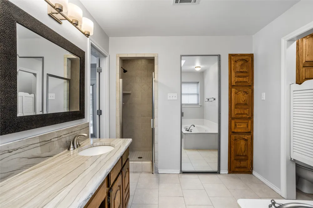2942 Woodland Hills Drive Grapevine, TX 76051