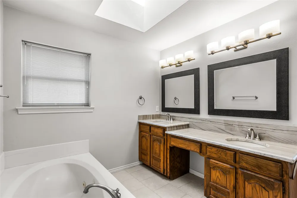 2942 Woodland Hills Drive Grapevine, TX 76051