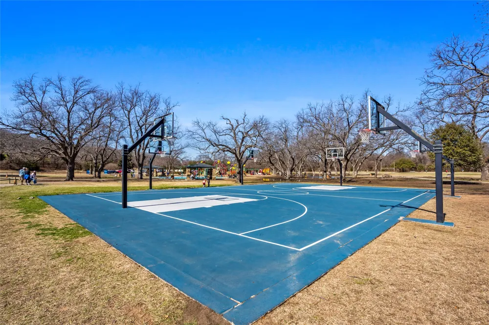 2942 Woodland Hills Drive Grapevine, TX 76051